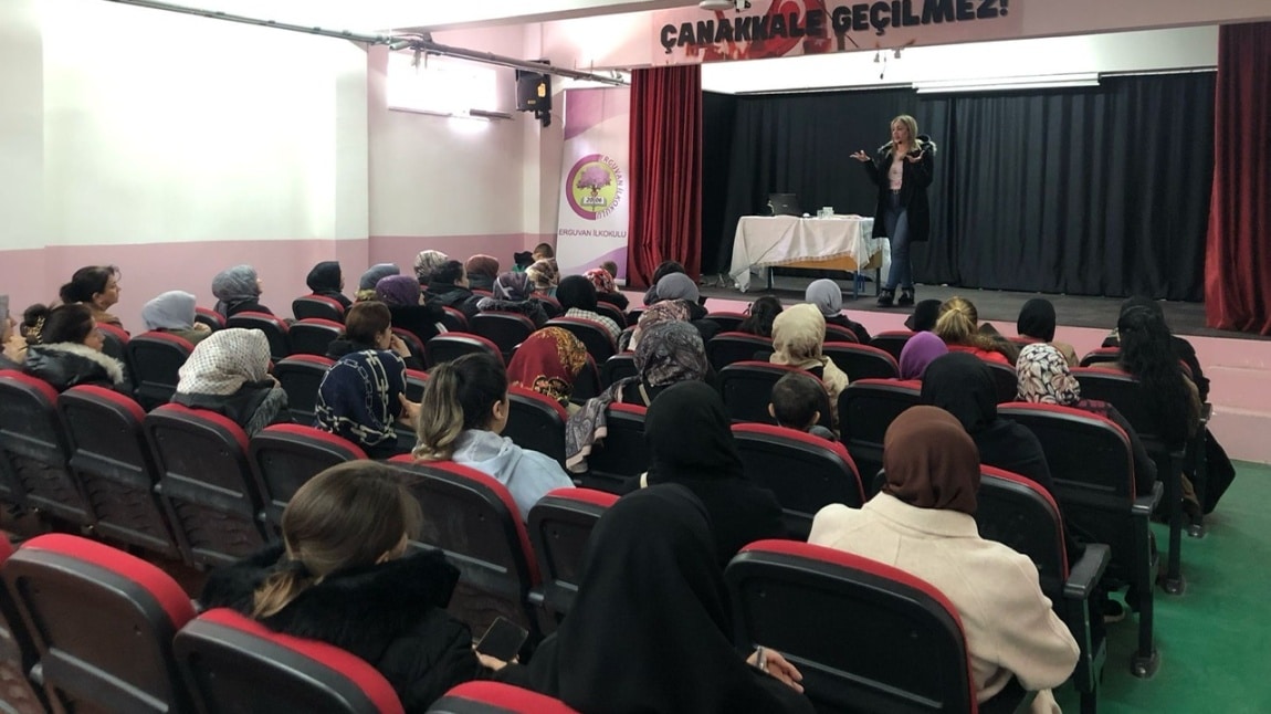 Erguvan İlkokulu'nda Aile İçi İletişim Semineri